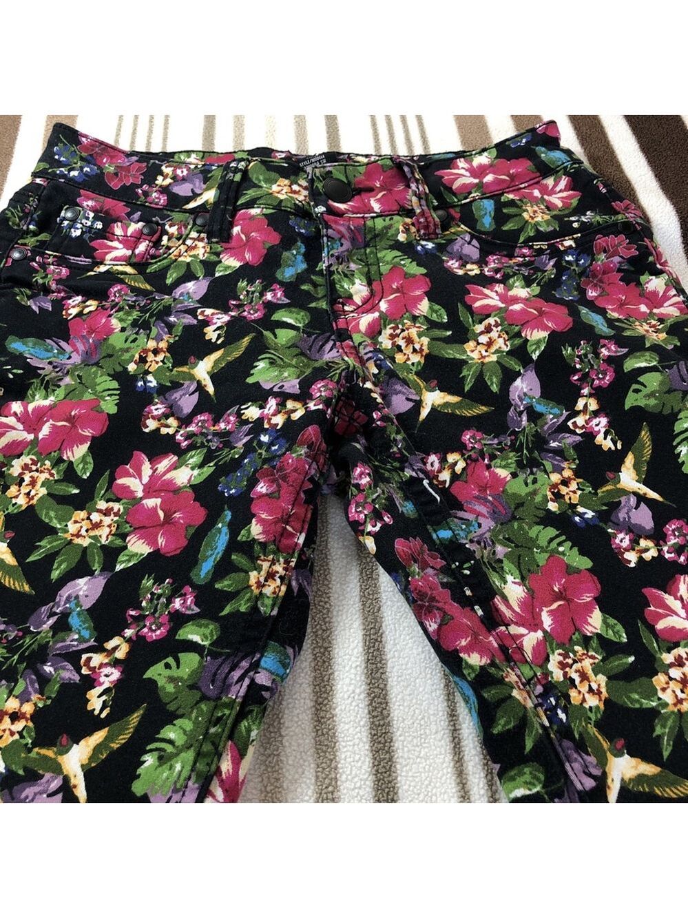 Size 2 X 26 Suko Jeans Skinny Pants Roadrunner Apparel Floral stretchy BD - Picture 5 of 10